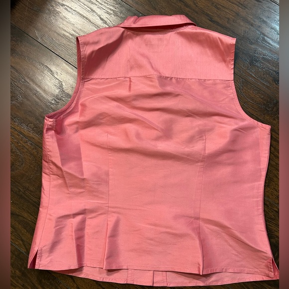 Ann Taylor Factory Store 100% Silk Sleeveless, 4-button Shirt Pink Size 12 - Picture 3 of 3